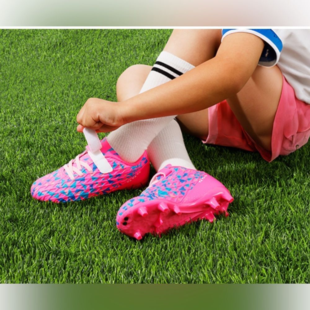 NEW Girls Soccer Cleats Football Shoes Sz 6